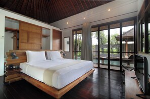 Villa Sarang Bambu with private pool | Minibar, in-room safe, desk, iron/ironing board - Tegal Sari Accomodation (Ubud)