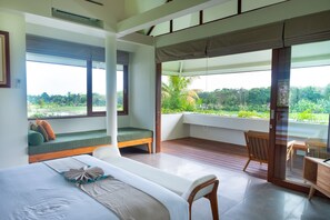 Villa Upstairs with Balcony #12 | Minibar, in-room safe, desk, iron/ironing board - Tegal Sari Accomodation (Ubud)