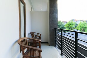 Balcony - Hotel Warta Putra (Denpasar)