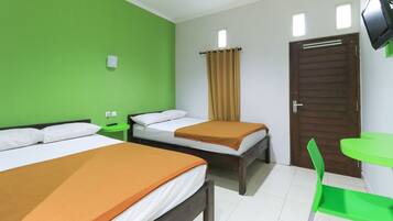 Standard Twin Room | Desk, free WiFi, bed sheets