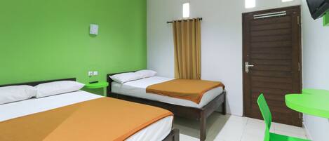 Standard Twin Room | Desk, free WiFi, bed sheets