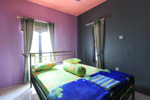 Deluxe Room | Desk, free WiFi, bed sheets - Villa Ana (Prigen)