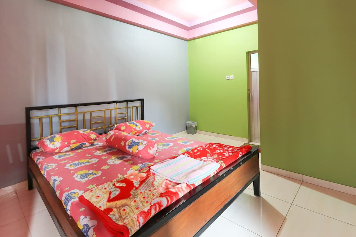 Superior Room | Desk, WiFi (free), bed sheets