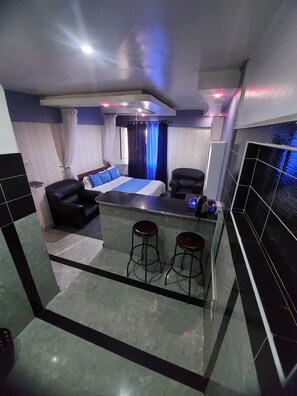 Deluxe Studio | Premium bedding, memory-foam beds, individually decorated - Sagwe Furnished Apartments (Nairobi)