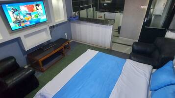 Deluxe Studio | Premium bedding, memory foam beds, individually decorated