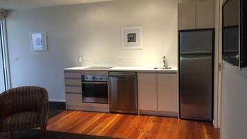 Réfrigérateur, micro-ondes, four, lave-vaisselle