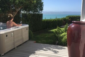 Outdoor spa tub - Stunning north-facing city and sea views (Bluff Hill)
