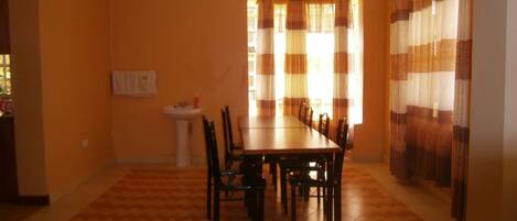 Free daily continental breakfast