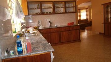 Deluxe Single Room | Shared kitchen