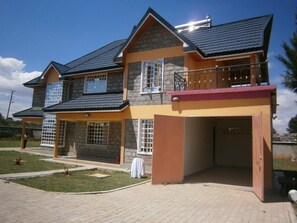 Front of property - Elgon Village Guest House (Eldoret)