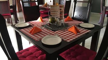Breakfast, lunch, dinner served; local and international cuisine