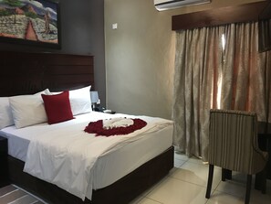 Deluxe Double Room | Individually decorated, individually furnished, desk, laptop workspace
