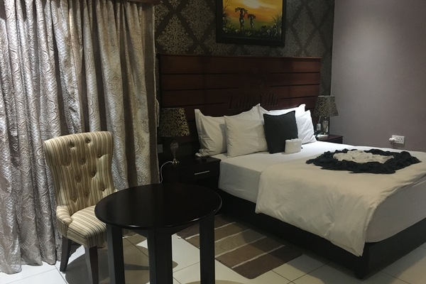 Deluxe Double Room | Desk, laptop workspace, WiFi (free), individually decorated