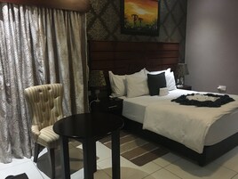 Decoración personalizada, muebles diferentes y escritorio 