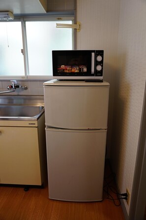 Fridge, microwave, coffee/tea maker, electric kettle