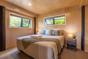 3 bedrooms, iron/ironing board, WiFi