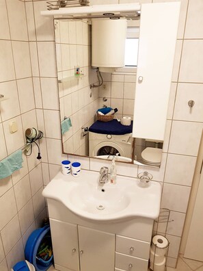 Handtücher, Seife, Shampoo, Toilettenpapier