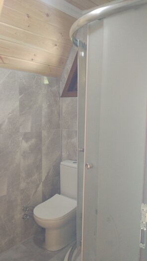 Bungalow, 1 habitación, cocina, vista al valle | Baño | Regadera, regadera tipo lluvia, amenidades de baño gratuitas 