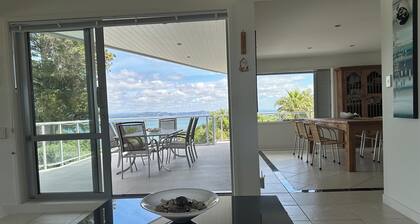 Luxury clifftop retreat in Tindalls Bay, Whangaparaoa Peninsular, Auckland