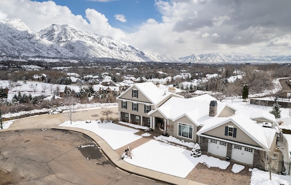 Exterior - Family Gathering Place with Views, Firepit, Pickleball Court, & Trampoline (Orem)