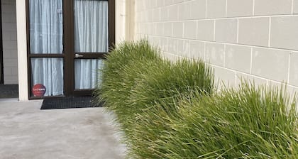 Heart of Russell Apartment - Russell Apartment