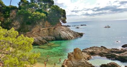 SPACIOUS AND COMFORTABLE APARTMENT NEAR THE BEACH