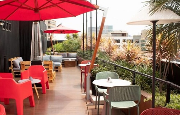 Breakfast, lunch, dinner served; international cuisine - Radisson RED Miraflores (Lima)