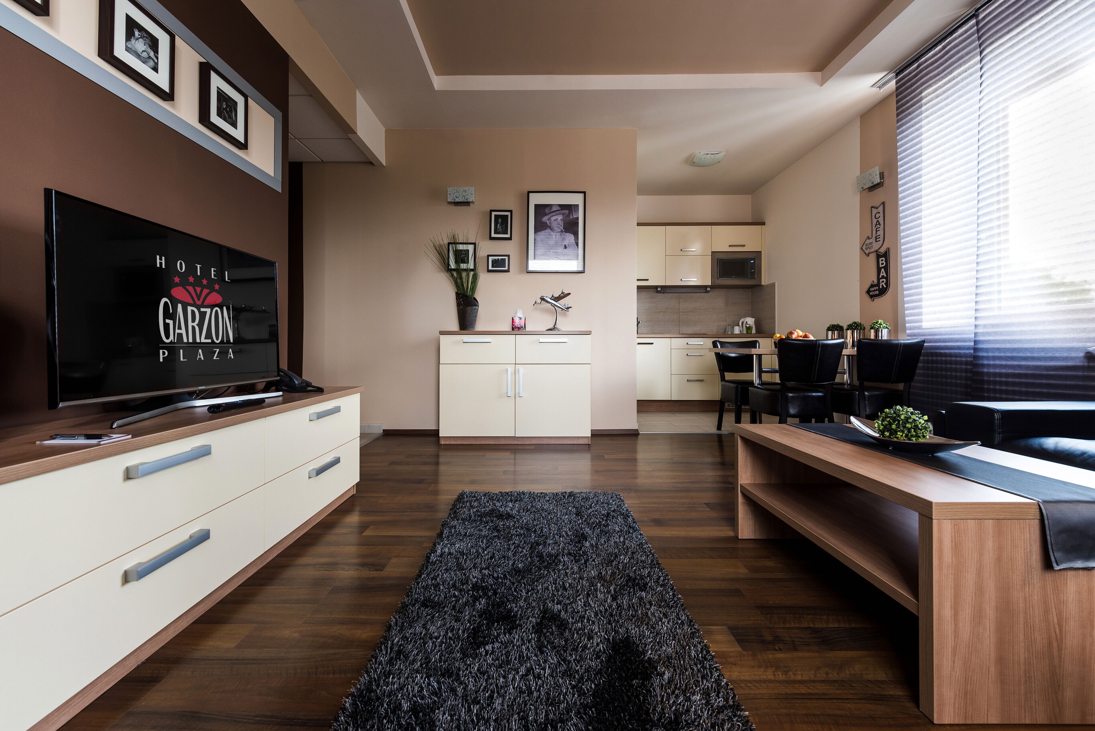 suite | 1 bedroom, minibar, in-room safe, blackout curtains