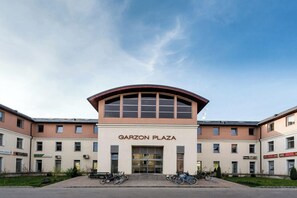 Courtyard - Garzon Pláza (Gyor)