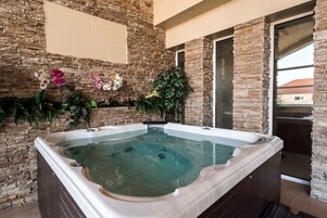 Bañera de hidromasaje interior