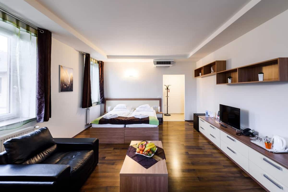 1 bedroom, minibar, in-room safe, blackout curtains