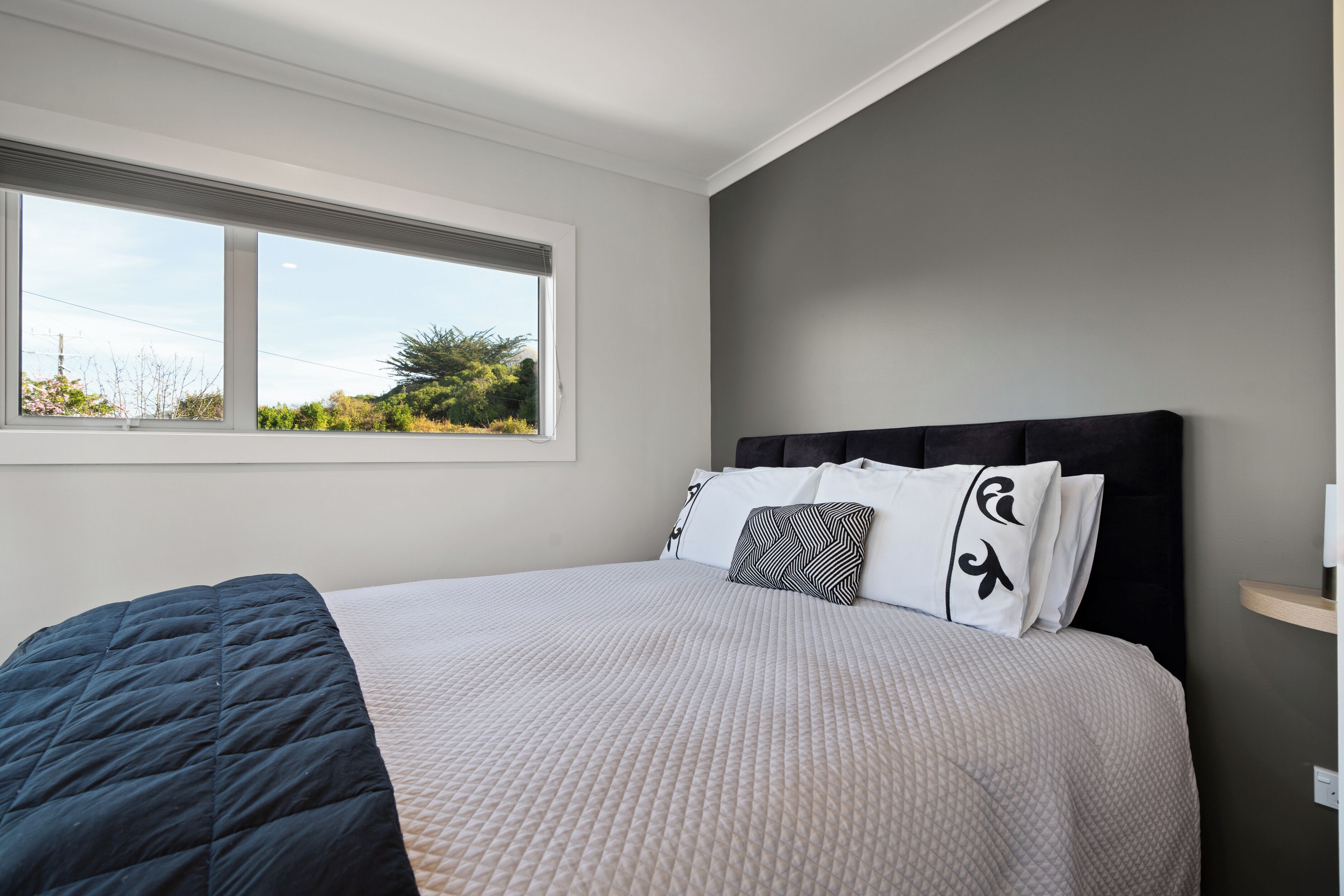 3 dormitoris, planxa i posts de planxar i un bressol de viatge 