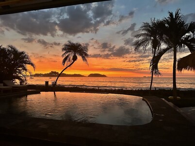 Oceanfront Oasis - 9BR Infinity Pool Villa