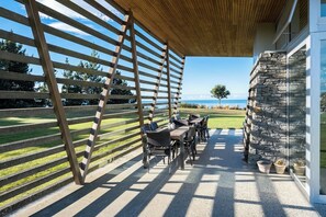 Outdoor dining - Kina Retreat - Tasman Luxury Estate (Kina Peninsula)