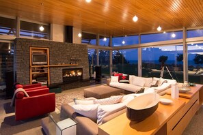 Smart TV, fireplace, DVD player, stereo