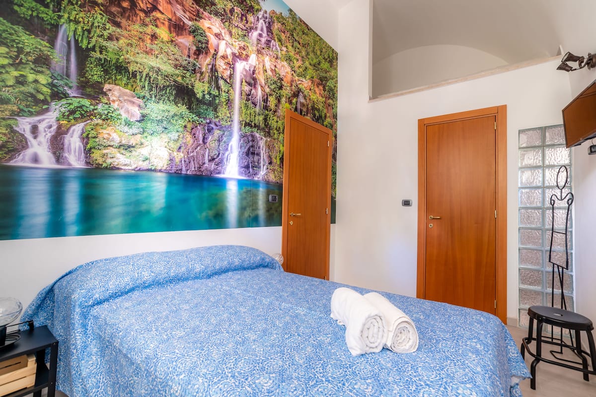 Suite (Cascata) | Escritorio, insonorización, wifi gratis y ropa de cama
