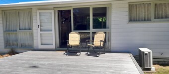 Lovely Lockwood River Cottage