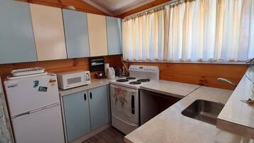 KylskÄp, mikrovÄgsugn, ugn och spishÀll