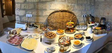 Desayuno continental incluido todos los días 