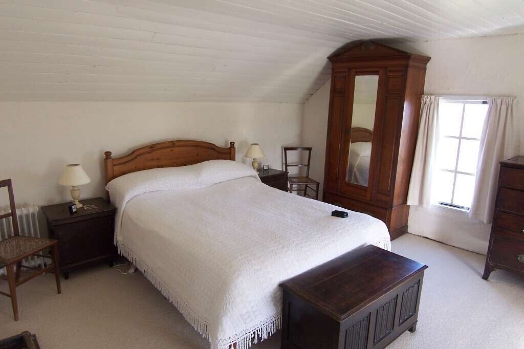 4 bedrooms, iron/ironing board, travel cot, free WiFi