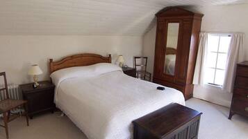 4 bedrooms, iron/ironing board, travel cot, free WiFi