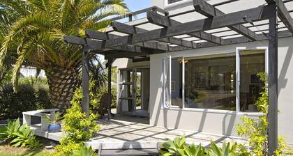 Hibiscus - Matapouri Holiday Home