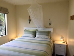 3 habitaciones, tabla de planchar con plancha, wifi y ropa de cama 