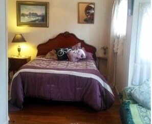 2 bedrooms, internet, bed sheets