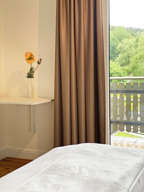 Chambre Double, 1 grand lit, non-fumeur, vue jardin