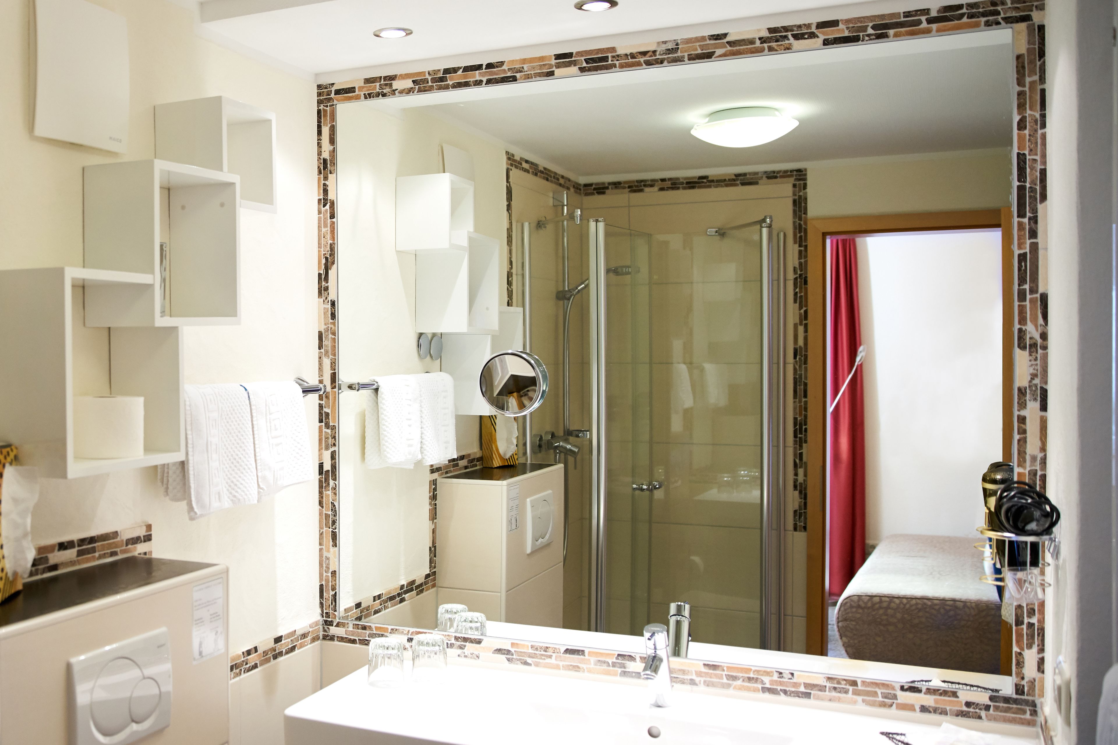 Family Room | Bathroom | Shower, towels