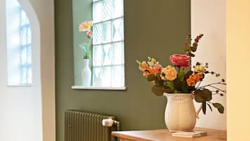 Double Room, 1 Queen Bed, Non Smoking, Garden View | 1 bedroom, in-room safe, desk, soundproofing