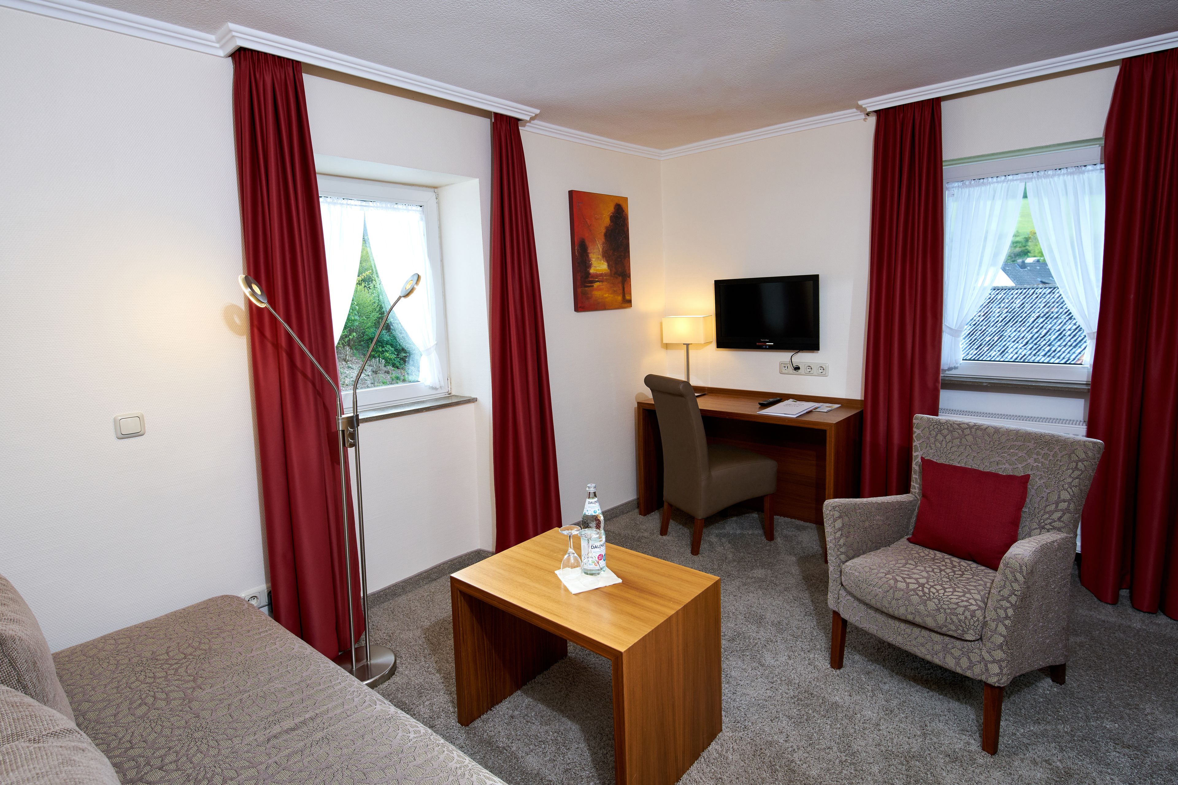 Caja de seguridad en la habitación y escritorio 