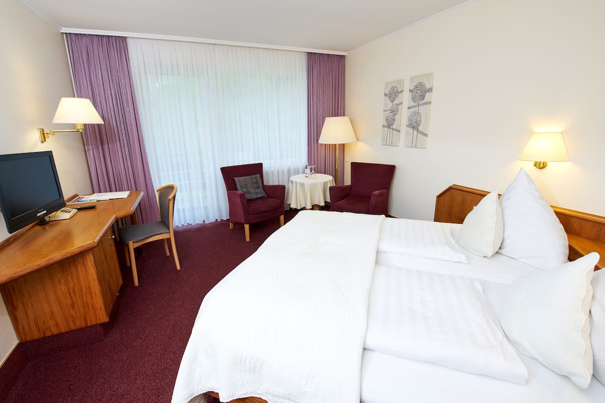 Double Room | In-room safe, desk, soundproofing, iron/ironing board (on request)