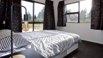 4 bedrooms, WiFi, bed sheets